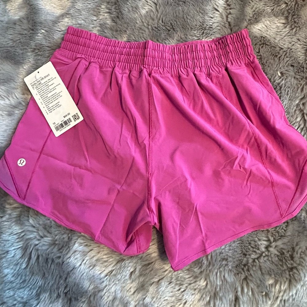 NWT Lululemon Hotty Hot HR Short 4" lined in Pow Pink
